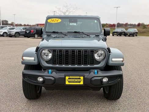 Used 2024 Jeep Wrangler Unlimited image 2