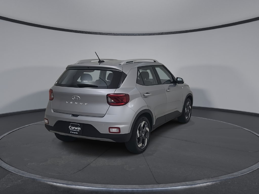 Used 2025 Hyundai Venue SEL FWD image 15