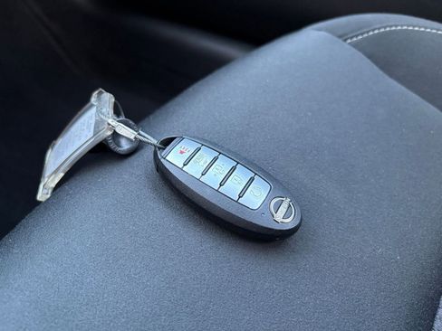 Used 2025 Nissan Altima 2.5 SV FWD image 18