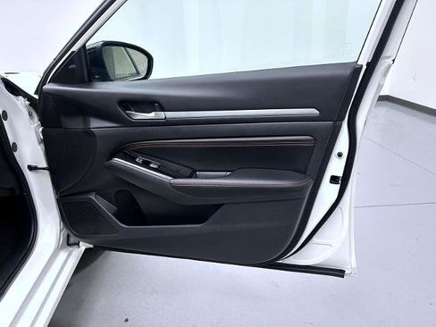 Certified 2023 Nissan Altima 2.5 SR AWD/4WD image 16