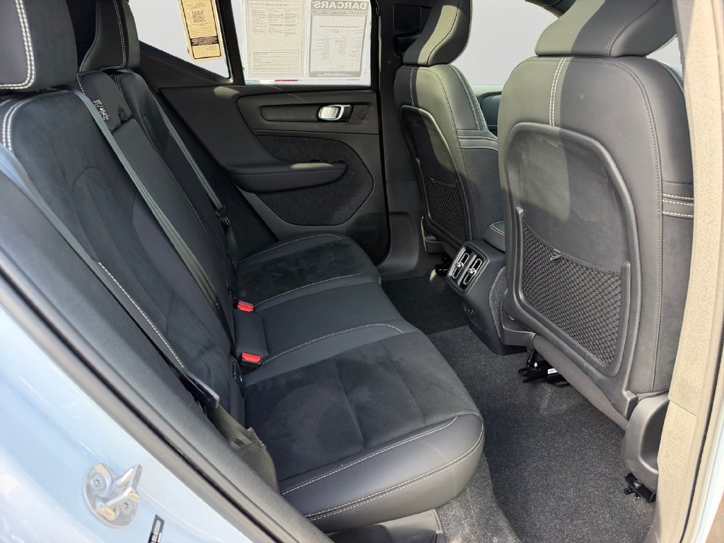 Certified 2024 Volvo XC40 B5 Plus AWD/4WD image 9