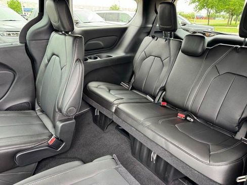 New 2027 Chrysler Pacifica Select FWD image 27