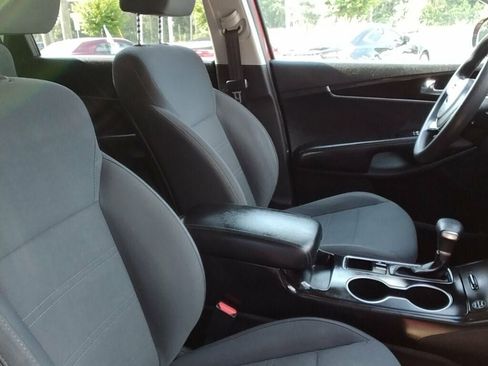 Used 2019 Kia Sorento FWD image 12