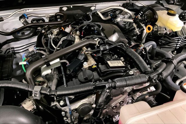 Certified 2025 Toyota Tacoma SR5 AWD/4WD image 32