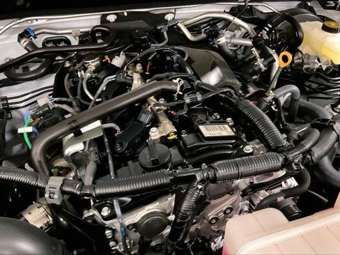 Certified 2025 Toyota Tacoma SR5 AWD/4WD image 32