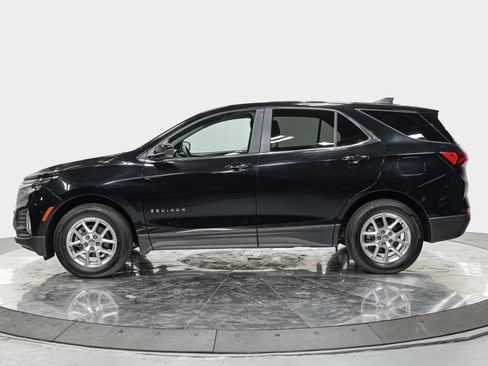 Used 2023 Chevrolet Equinox LT AWD/4WD image 2