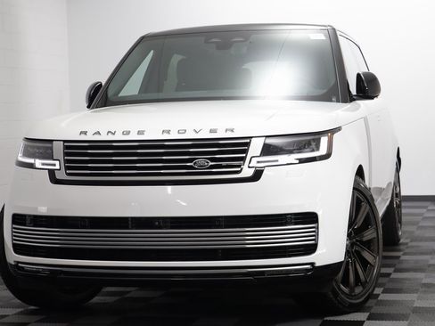 New 2025 Land Rover Range Rover SV image 2
