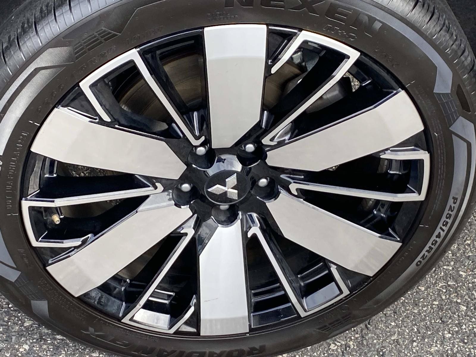 Used 2025 Mitsubishi Outlander SE FWD image 30