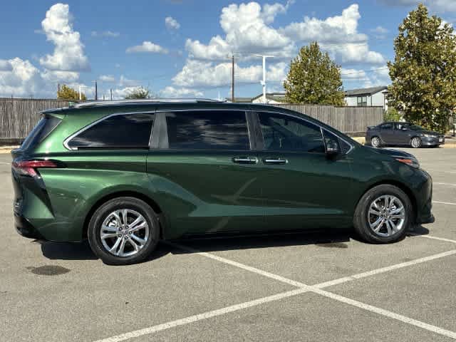Used 2024 Toyota Sienna Platinum AWD/4WD image 7