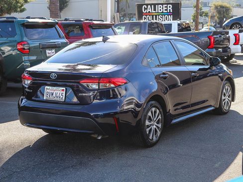 Used 2021 Toyota Corolla LE w/ Carpet Mat Package (TMS) image 8