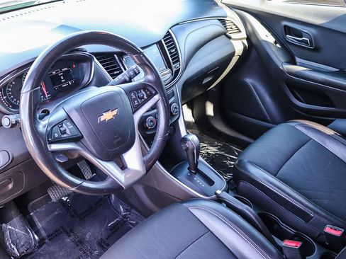Used 2022 Chevrolet Trax LT w/ Driver Confidence Package AWD/4WD image 17