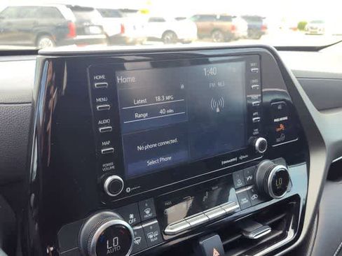 Used 2022 Toyota Highlander LE AWD/4WD image 21