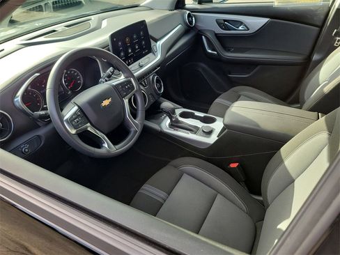 Used 2025 Chevrolet Blazer LT w/ Convenience Package image 10