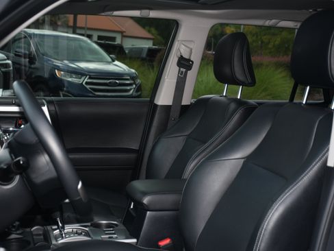 Used 2024 Toyota 4Runner Limited AWD/4WD image 13