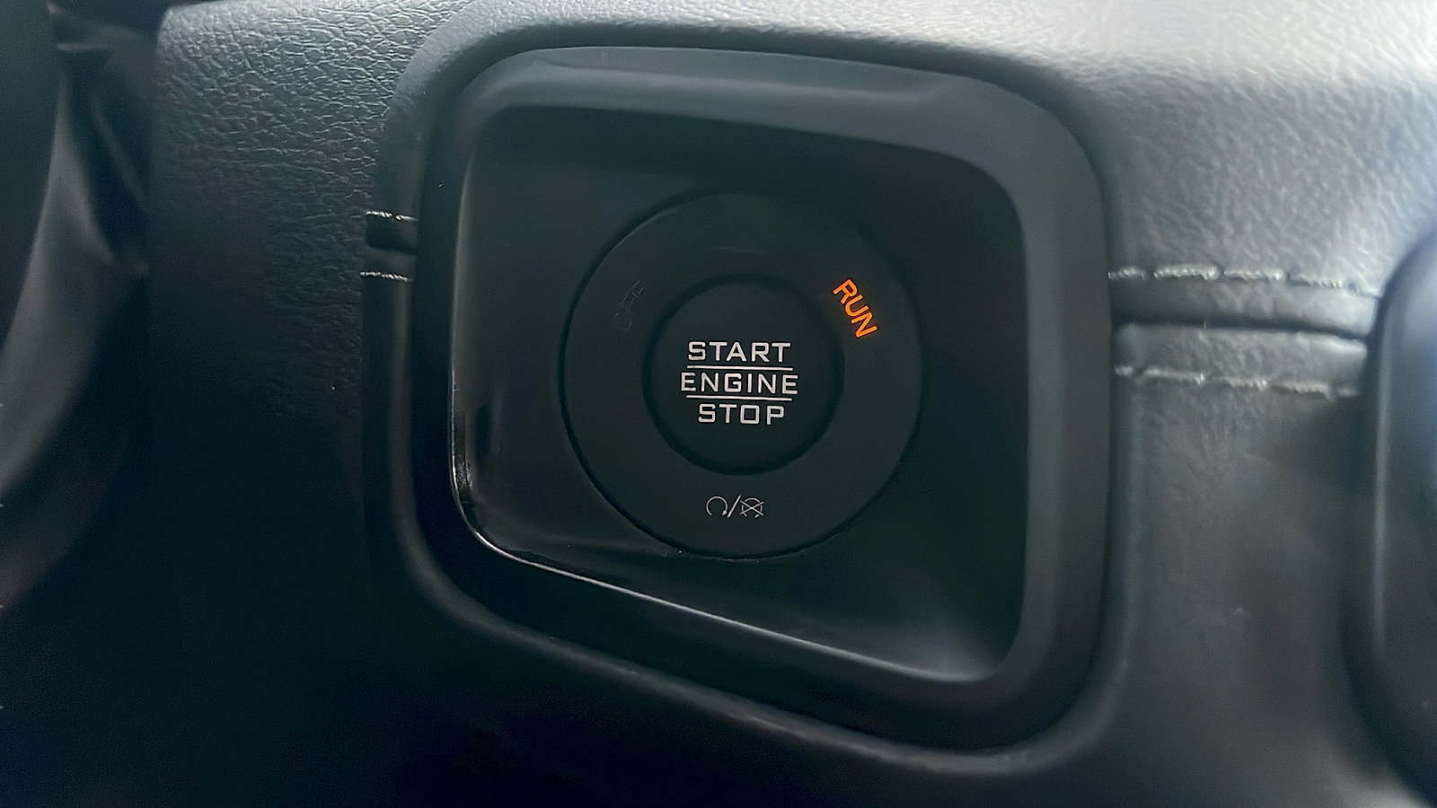 Used 2025 Jeep Wrangler Unlimited Sahara AWD/4WD image 19