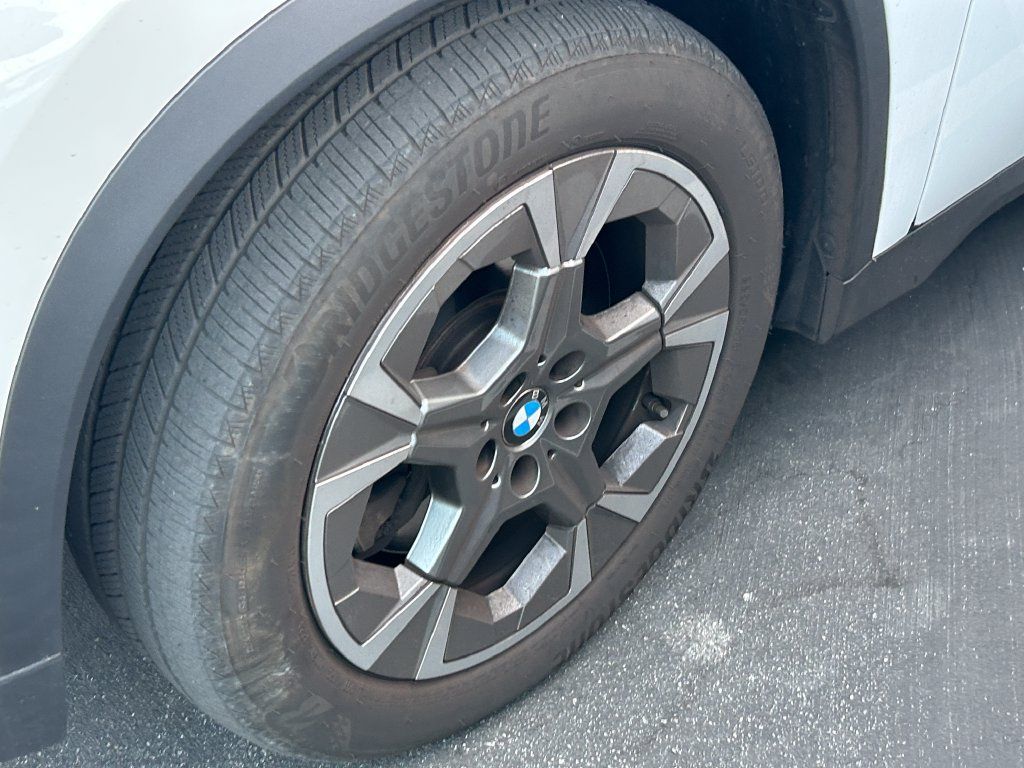 Used 2023 BMW X1 xDrive28i w/ Convenience Package AWD/4WD image 3