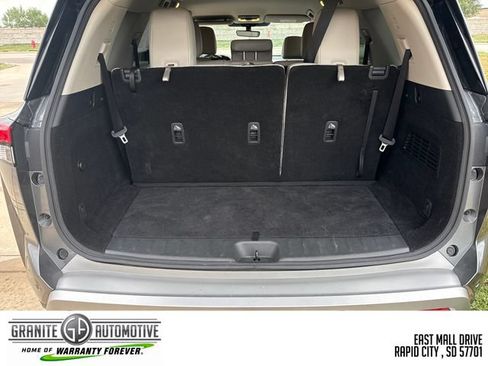 Used 2023 Nissan Pathfinder SL FWD image 23