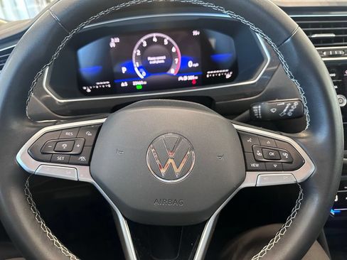 Used 2023 Volkswagen Tiguan SE FWD image 10