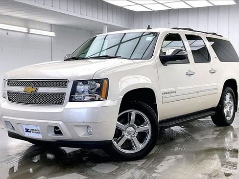 Used 2013 Chevrolet Suburban LTZ image 2