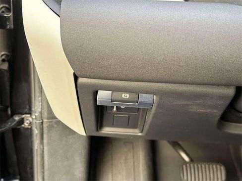 Used 2023 Land Rover Defender 110 X-Dynamic SE image 23