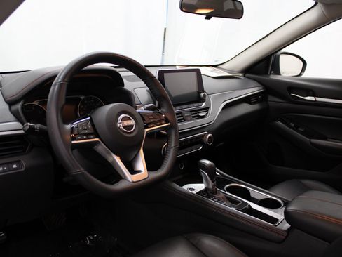 Used 2024 Nissan Altima 2.5 SR image 14