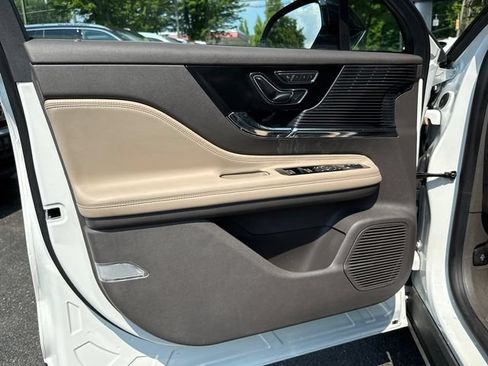 Used 2020 Lincoln Corsair AWD w/ Premium Package image 9