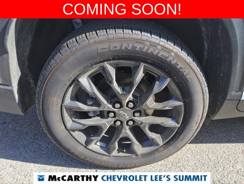 Used 2025 Chevrolet Traverse LT w/ Midnight/Sport Edition FWD image 5