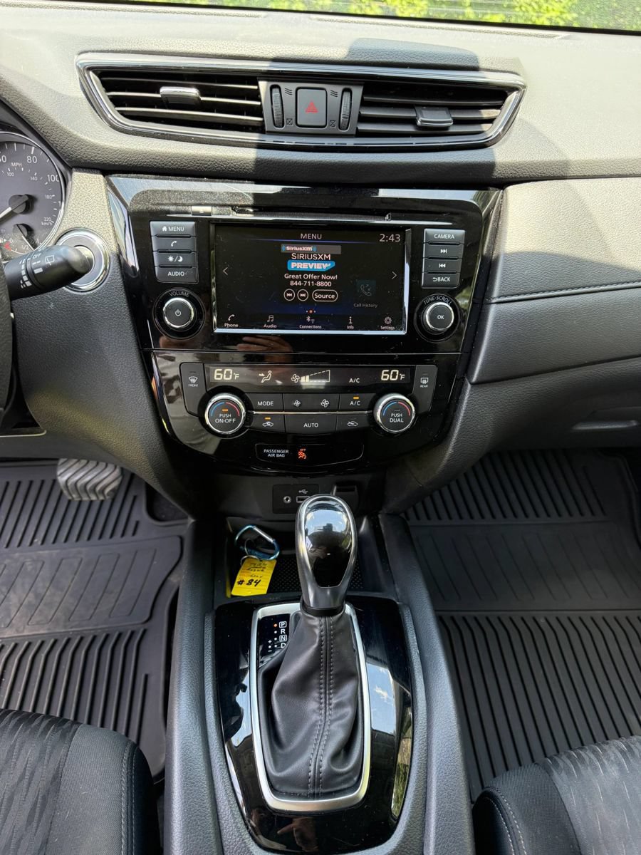 Used 2020 Nissan Rogue SV FWD image 9