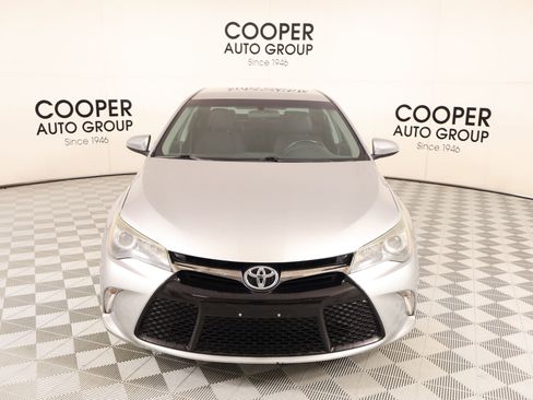 Used 2016 Toyota Camry SE FWD image 8