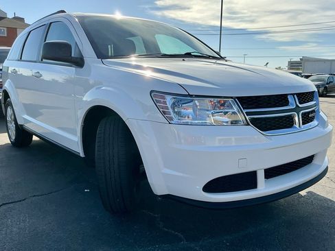 Used 2020 Dodge Journey SE image 2