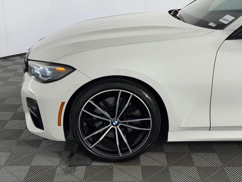 Used 2022 BMW 330i Sedan w/ M Sport Package image 11