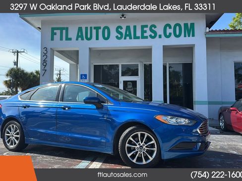Used 2017 Ford Fusion SE FWD image 2