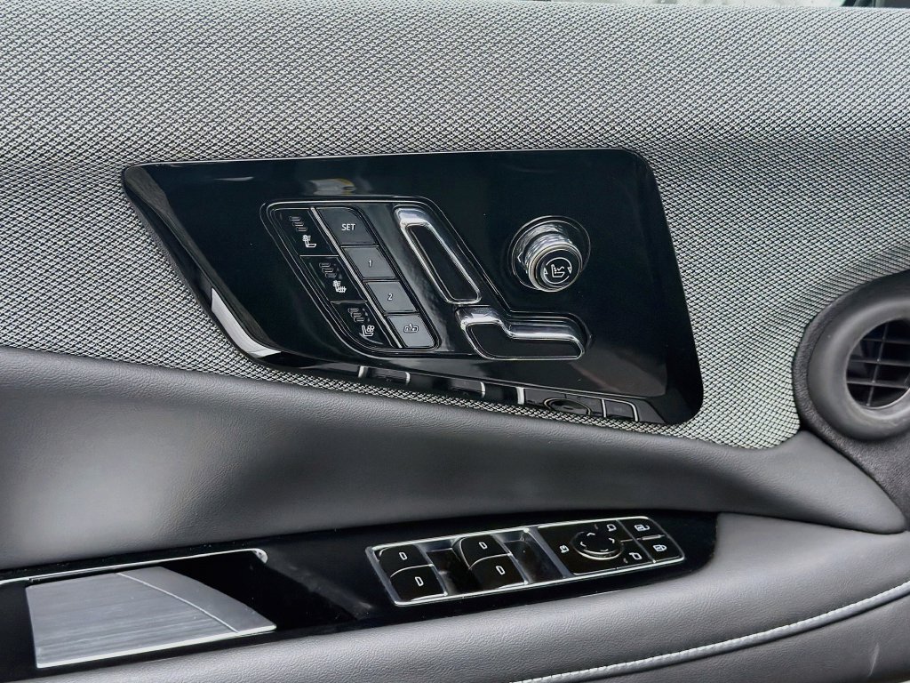 Certified 2025 Cadillac Optiq Luxury 2 AWD/4WD image 18