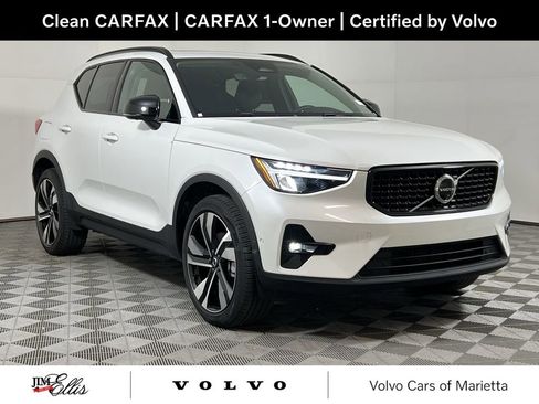 Certified 2025 Volvo XC40 B5 Plus image 1