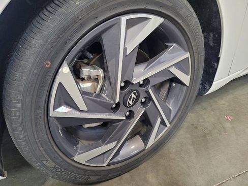 Used 2025 Hyundai Elantra SEL image 31