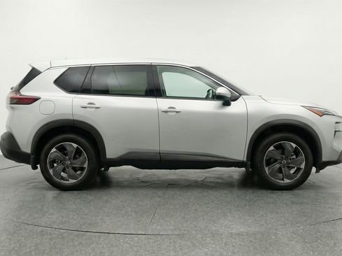 Used 2025 Nissan Rogue SV image 11