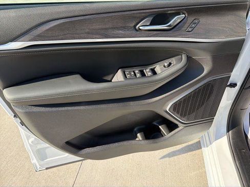 New 2026 Jeep Grand Cherokee Limited Reserve image 10