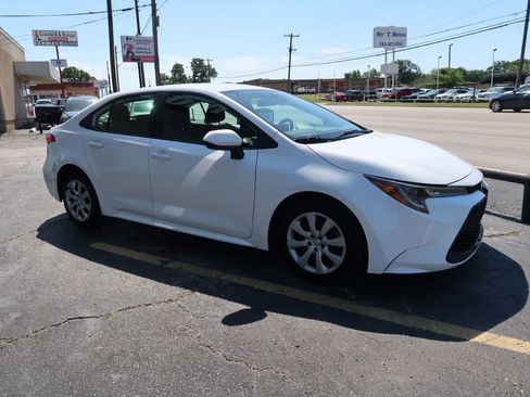 Used 2021 Toyota Corolla LE w/ Carpet Mat Package (TMS) image 2