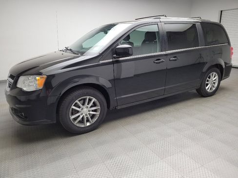 Used 2019 Dodge Grand Caravan SXT FWD image 2