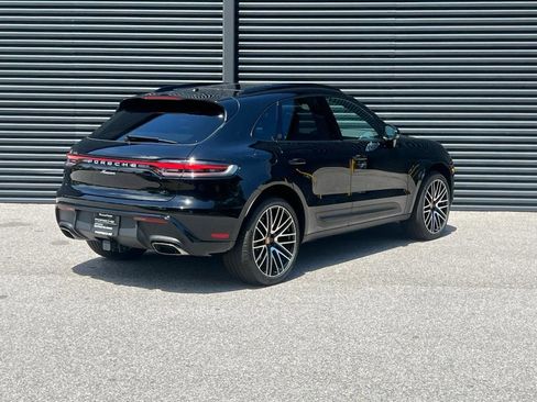 Certified 2025 Porsche Macan image 7