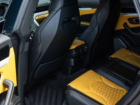 Used 2020 Lamborghini Urus image 21