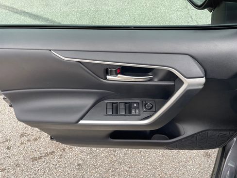 Used 2021 Toyota RAV4 XLE image 17