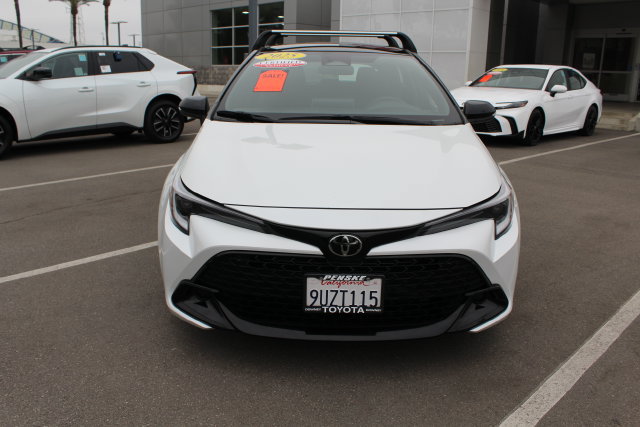 Certified 2025 Toyota Corolla Hatchback w/ SE Package FWD image 3