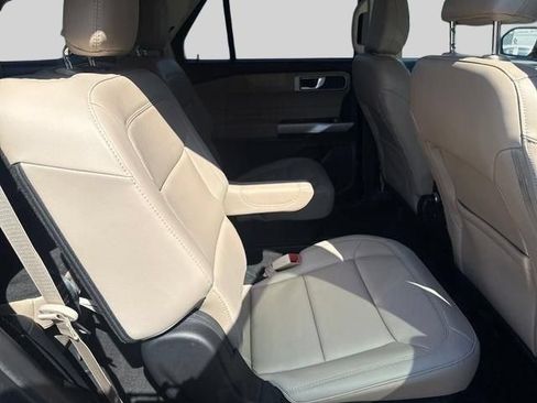 Used 2023 Ford Explorer XLT w/ Equipment Group 202A AWD/4WD image 18