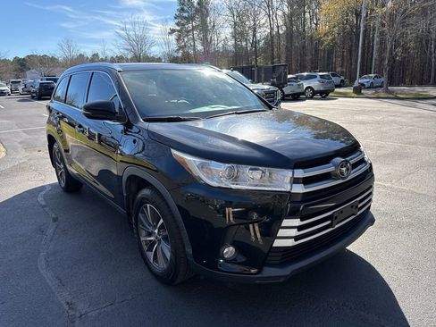 Used 2019 Toyota Highlander XLE image 1