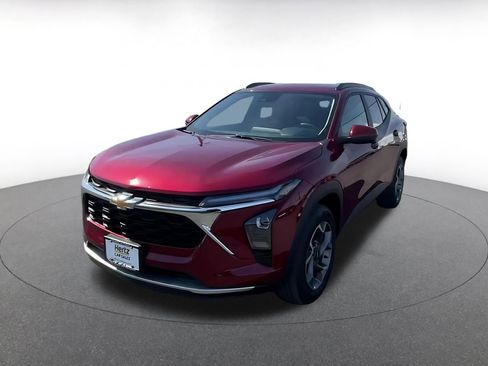 Used 2025 Chevrolet Trax LT image 7