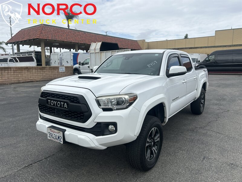 Used 2018 Toyota Tacoma TRD Sport w/ Technology Package RWD image 4