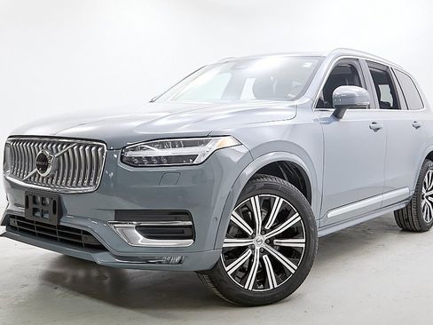 Used 2023 Volvo XC90 B5 Plus image 2