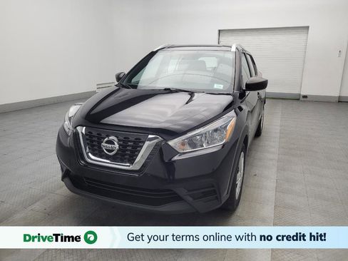 Used 2019 Nissan Kicks S image 1