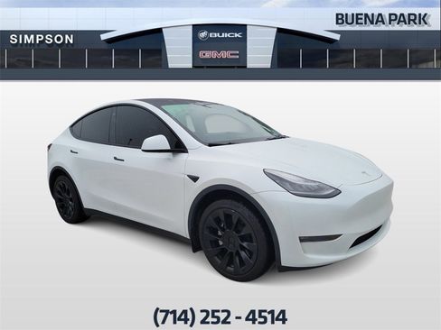 Used 2023 Tesla Model Y Long Range image 2